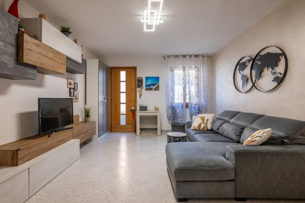 appartamento in vendita a Pontedera in zona I Fabbri