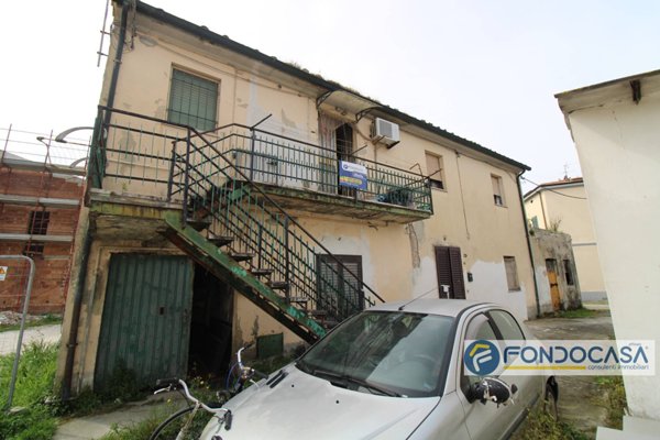 casa indipendente in vendita a Pontedera in zona Pardossi