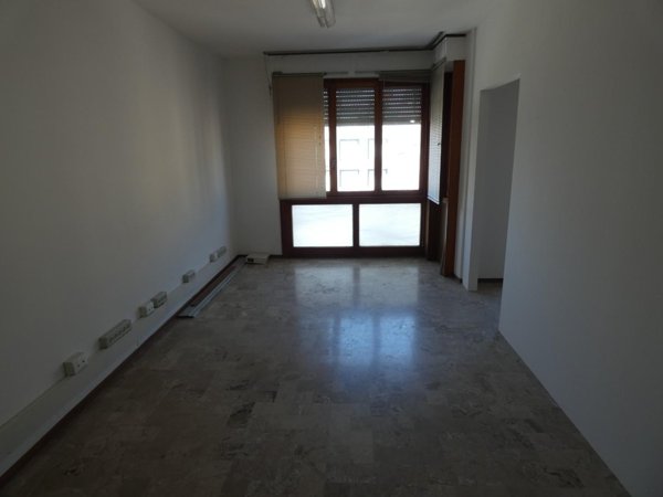 ufficio in vendita a Pontedera