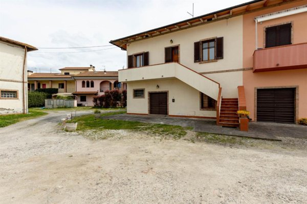casa indipendente in vendita a Pontedera