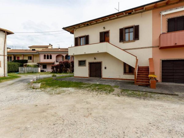 casa indipendente in vendita a Pontedera