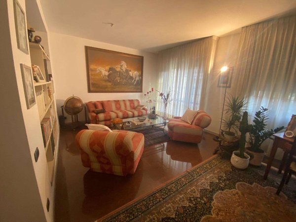 intera palazzina in vendita a Pontedera