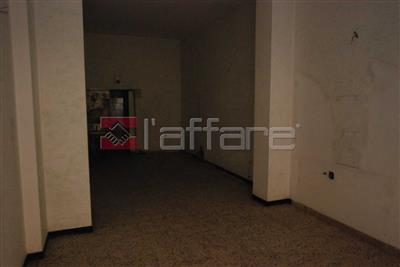 locale commerciale in vendita a Pontedera