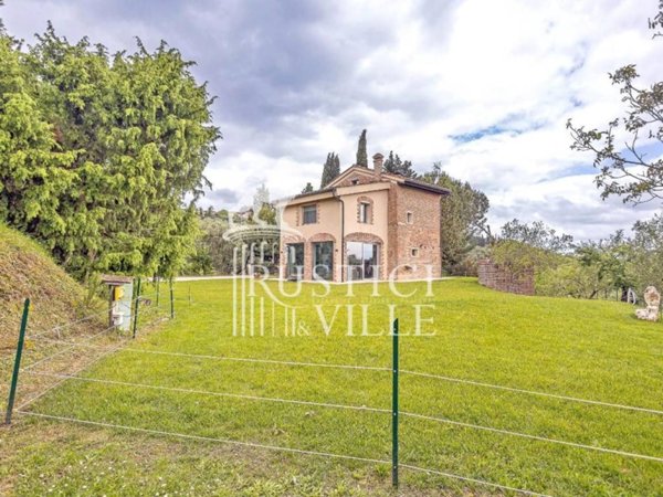 casa indipendente in vendita a Pontedera in zona Montecastello