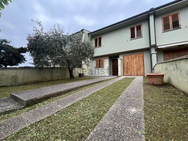 casa indipendente in vendita a Pontedera