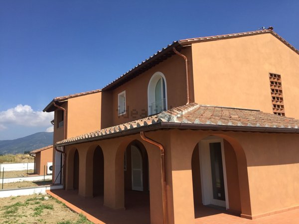 casa indipendente in vendita a Pontedera