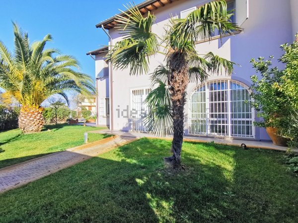 casa indipendente in vendita a Pontedera