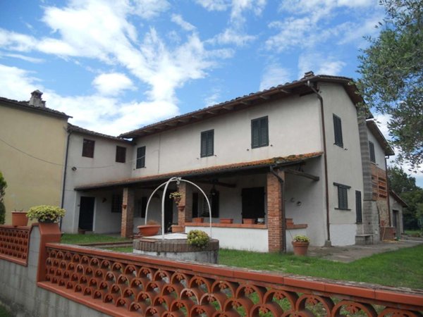 casa indipendente in vendita a Pontedera