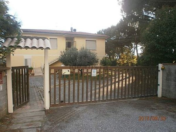casa indipendente in vendita a Pontedera