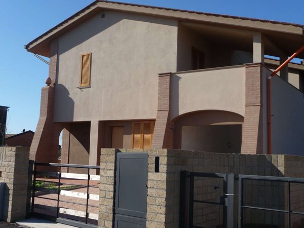 casa indipendente in vendita a Pontedera