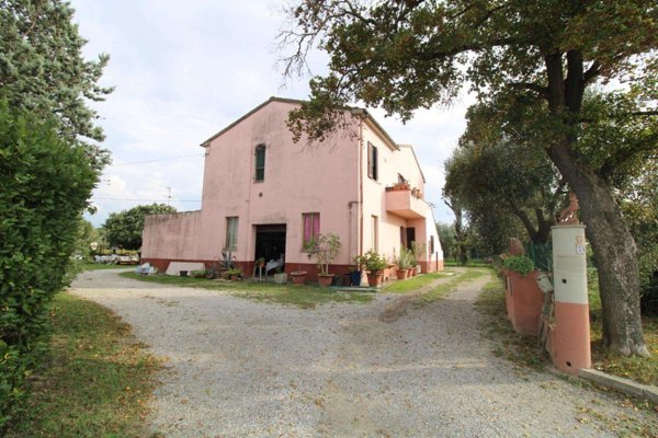 appartamento in vendita a Pontedera in zona Santa Lucia