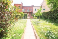 casa indipendente in vendita a Pontedera