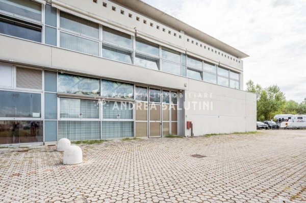 capannone in vendita a Pontedera in zona Pietroconti