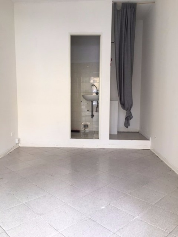 locale di sgombero in vendita a Pontedera