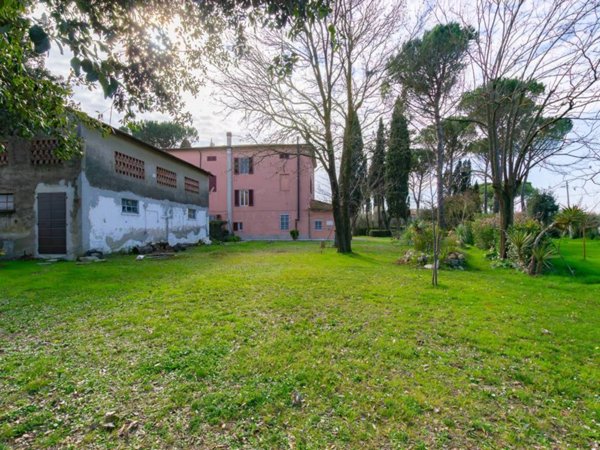 casa indipendente in vendita a Pontedera in zona Santa Lucia