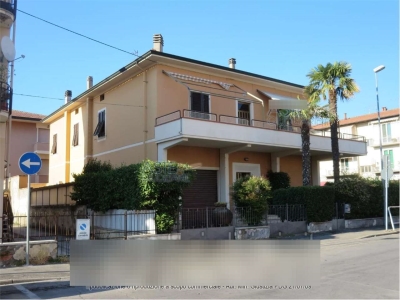 casa indipendente in vendita a Pontedera