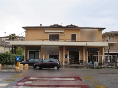 negozio in vendita a Pontedera