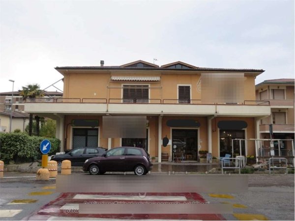 negozio in vendita a Pontedera