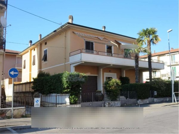 casa indipendente in vendita a Pontedera