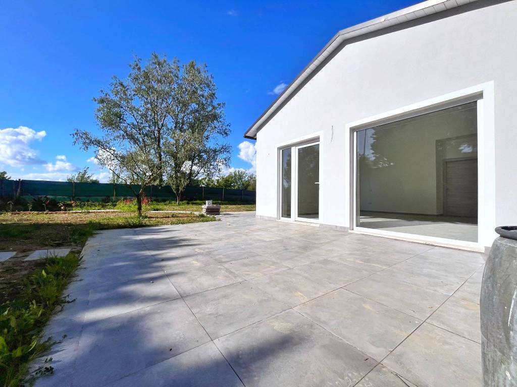 casa indipendente in vendita a Pontedera in zona Treggiaia