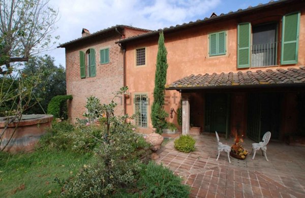 casa indipendente in vendita a Pontedera in zona Montecastello