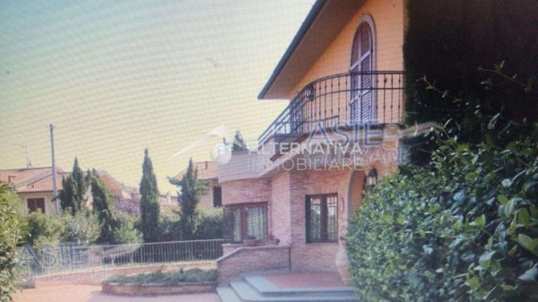 casa indipendente in vendita a Pontedera