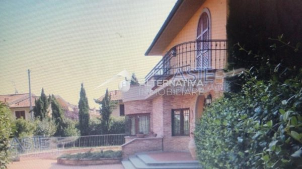 casa indipendente in vendita a Pontedera