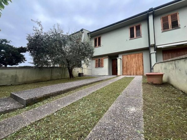 casa indipendente in vendita a Pontedera