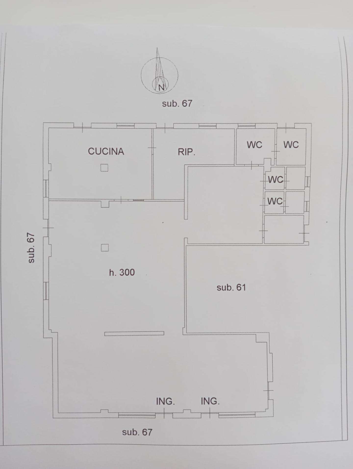 locale commerciale in vendita a Pontedera