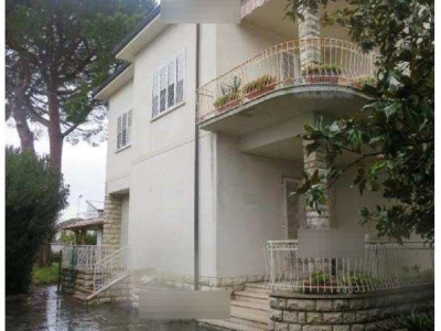 casa indipendente in vendita a Pontedera