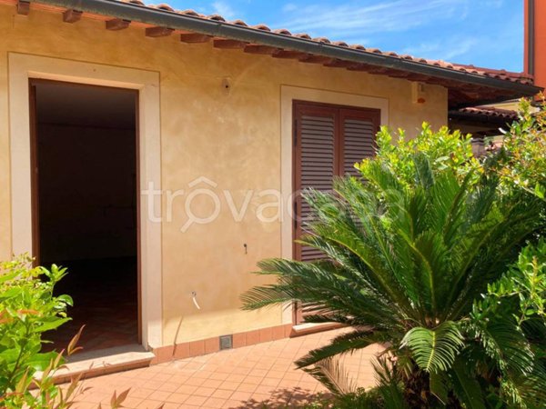 casa indipendente in vendita a Pontedera