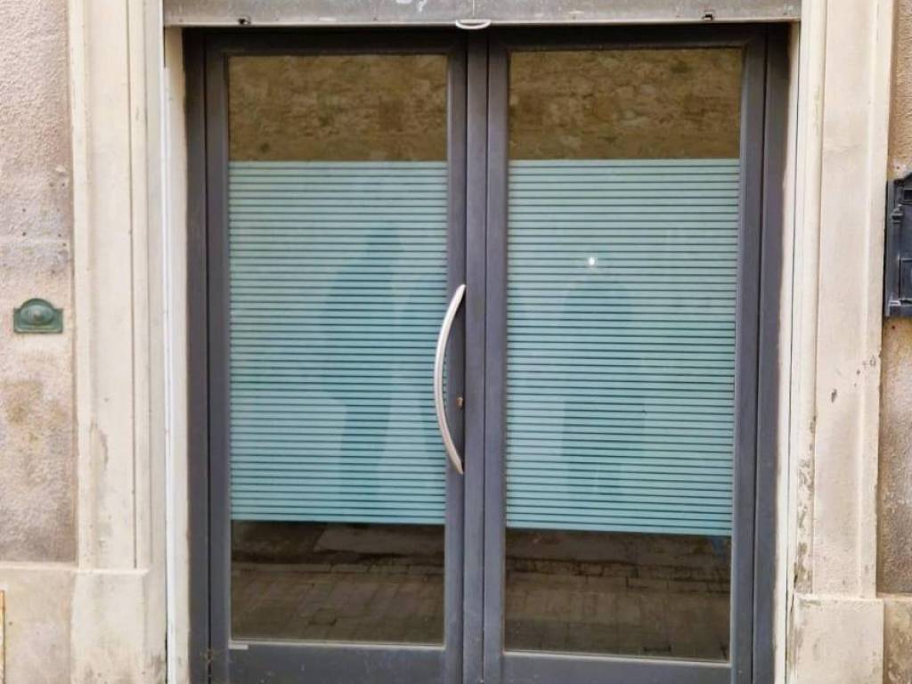 locale commerciale in vendita a Pontedera