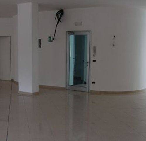 negozio in vendita a Pontedera