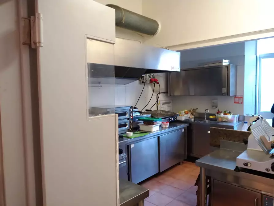 negozio in vendita a Pontedera