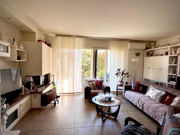 casa indipendente in vendita a Pontedera