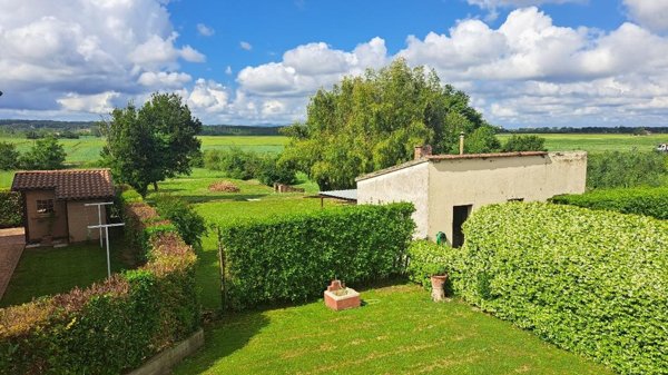 casa indipendente in vendita a Pontedera