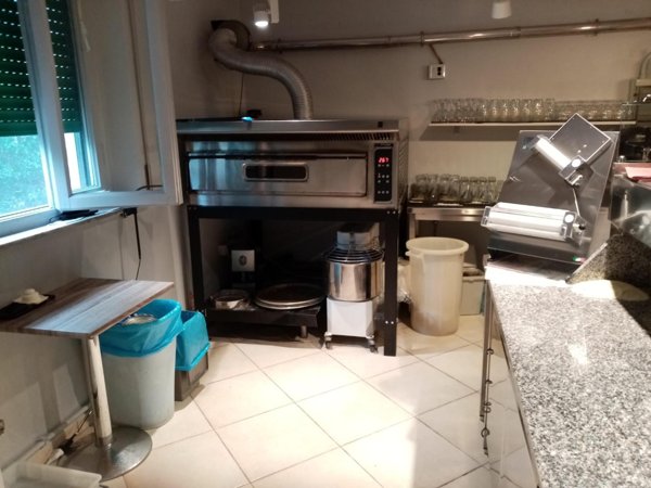 negozio in vendita a Pontedera
