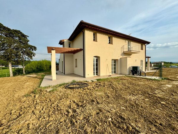 casa indipendente in vendita a Pontedera