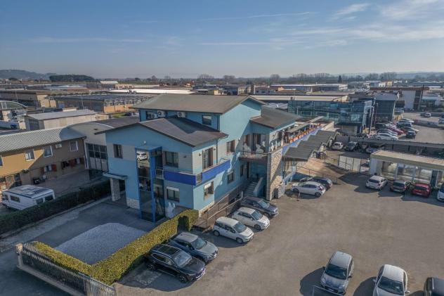 locale di sgombero in vendita a Pontedera