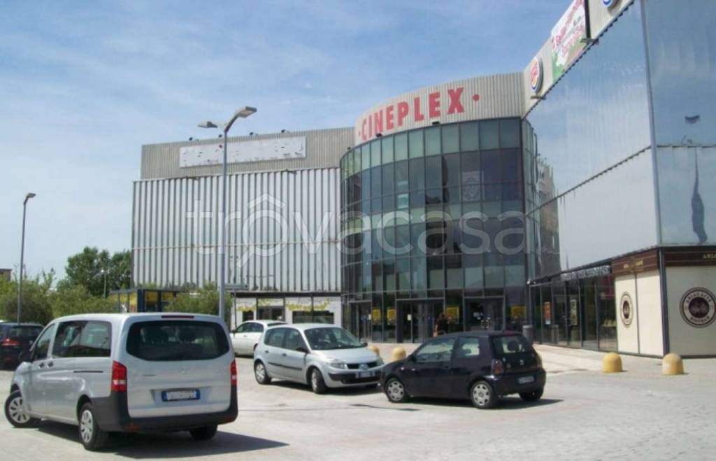 negozio in vendita a Pontedera