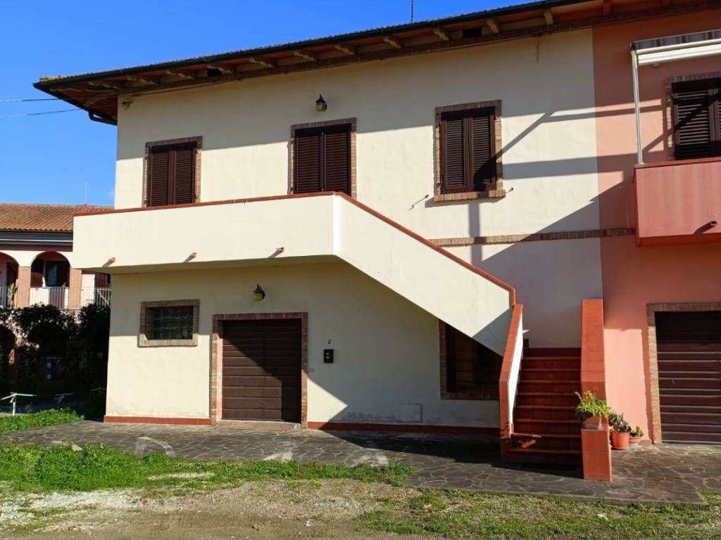 casa indipendente in vendita a Pontedera in zona La Rotta