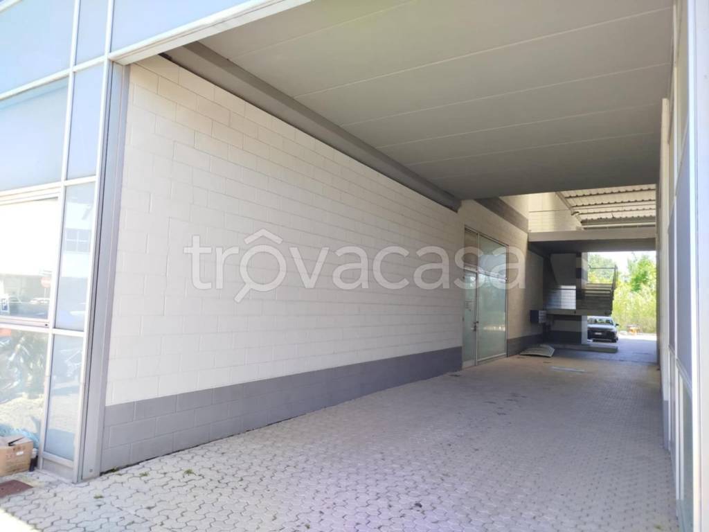 negozio in vendita a Pontedera