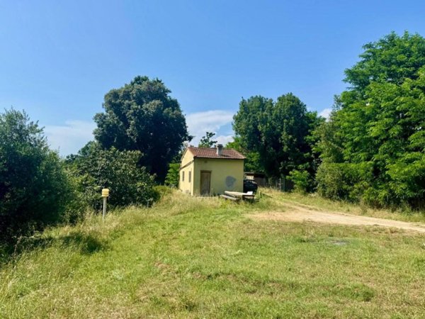 casa indipendente in vendita a Pontedera in zona Treggiaia