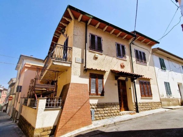 casa indipendente in vendita a Pontedera in zona La Rotta
