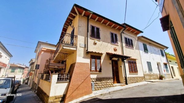 casa indipendente in vendita a Pontedera in zona La Rotta