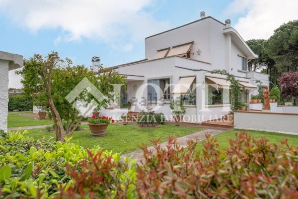 casa indipendente in vendita a Pontedera
