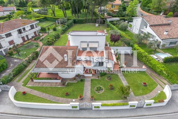 casa indipendente in vendita a Pontedera