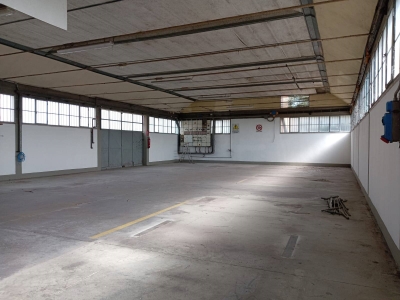negozio in vendita a Pontedera