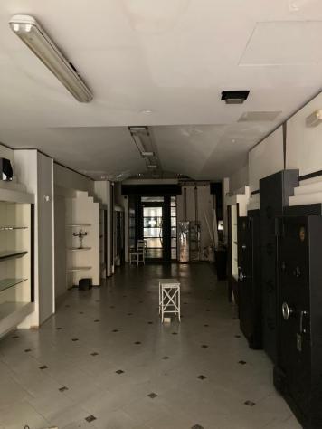 negozio in vendita a Pontedera