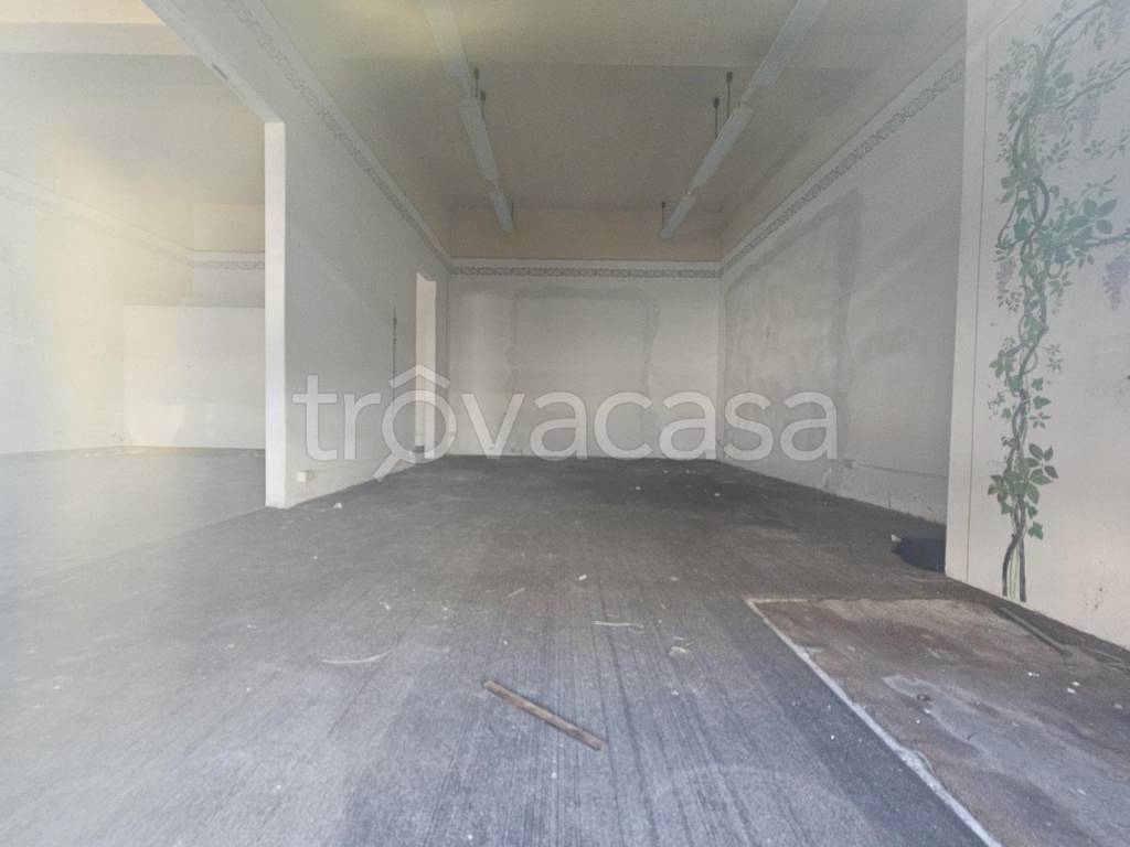 negozio in vendita a Pontedera